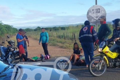 Colisão entre motos deixa três pessoas feridas em rodovia de Boa Ventura