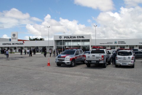 Homem é investigado suspeito de filmar alunas em banheiro de escola em João Pessoa