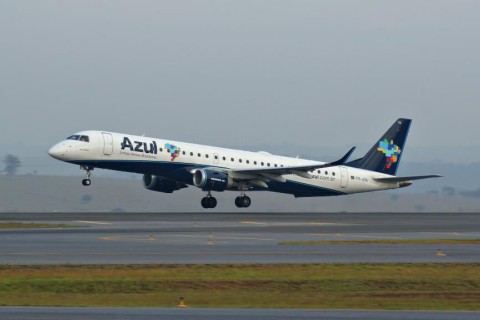 Azul passa a aceitar saque-aniversário do FGTS para compras de passagens aéreas