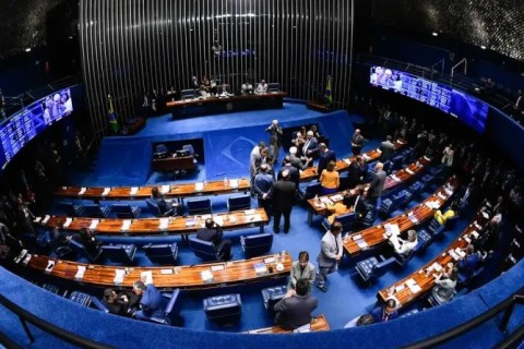 De pai para filho: homens e herdeiros políticos são maioria no Senado, Paraíba tem 100% de vínculos políticos