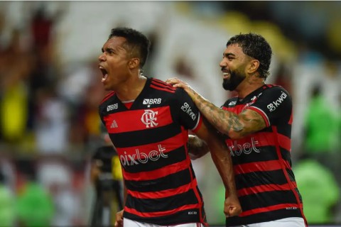 Flamengo sai na frente do Corinthians na semifinal da Copa do Brasil - VEJA O GOL DO JOGO