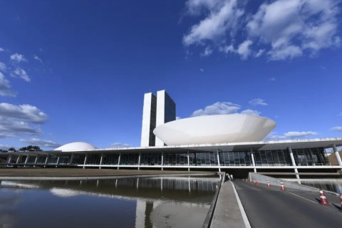 Fim da janela eleitoral mobiliza parlamentares e esvazia Congresso