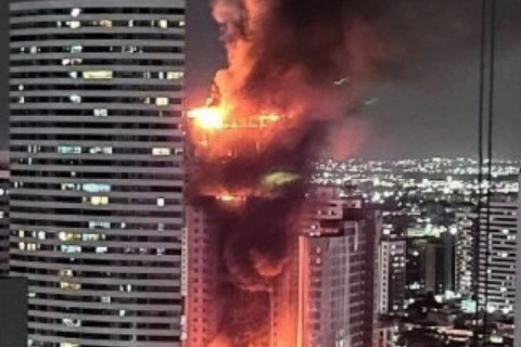 Incêndio de grande proporção atinge edifício em construção na cidade de Recife