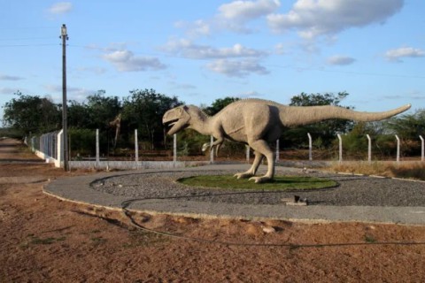 Vale dos Dinossauros, em Sousa, é ignorado na lista dos mais importantes do Brasil