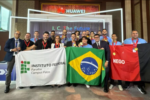 Professor comenta conquista do 1º lugar na Huawei ICT Competition 2023-2024 na China por alunos do IFPB Patos