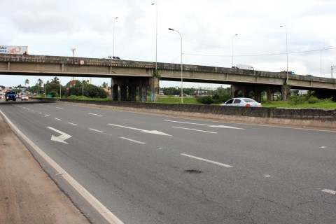 Motociclista morre em acidente com carro e caminhão-tanque na BR-230 em João Pessoa