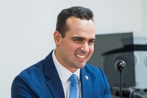 Lucas Ribeiro diz ao Blog que não está pensando no pleito de 2026, mas crê que João será candidato ao Senado; ouça