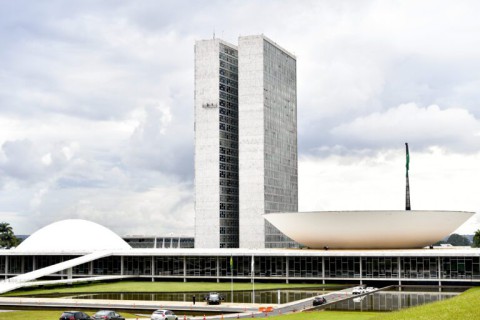 Delação premiada, aborto e cigarro eletrônico movimentam Congresso