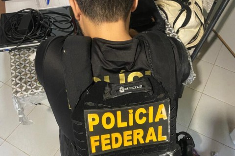 Polícia Federal prende suspeito de armazenamento de material de abuso infantil em bairro de João Pessoa