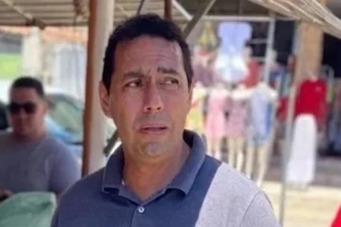 Enquanto a população de Lucena sofre sem ambulância do SAMU, prefeitura pagou R$ 90 mil para um tal de Sergynho Pimenta cantar no Carnaval