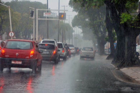 Feriado da Sexta-feira Santa deve ser de chuvas intensas em 119 municípios paraibanos, alerta Inmet