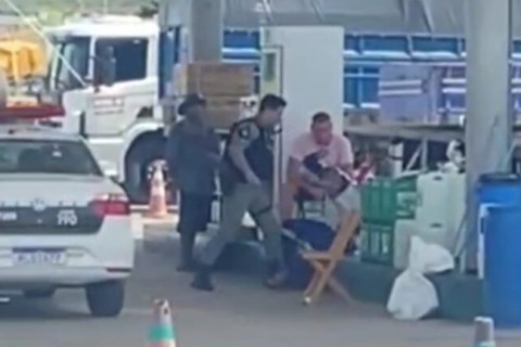 Vídeo completo mostra como começou discussão que terminou com policial agredindo deficiente, na Paraíba