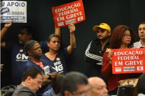 Lula se reúne com reitores de universidades e institutos federais e deve anunciar aumento de verba