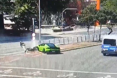 Motorista tem relógio roubado e acelera lamborghini para atropelar suspeito