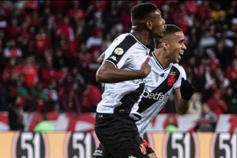 Na volta do Inter ao Beira-Rio, Vasco vence, chega a 3 jogos sem perder e abre 'gordura' para o Z-4 do Brasileirão