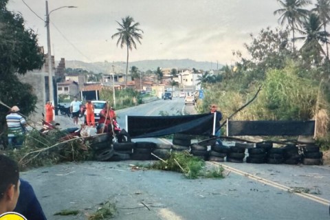 Protesto: populares interditam PB-073, na região de Bananeiras, após paralisação de obra na rodovia da PB-085