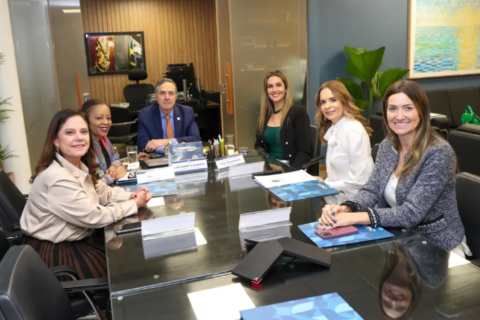 Em reunião com o ministro Barroso, Daniella Ribeiro recebe apoio do CNJ para o programa “Antes que aconteça”