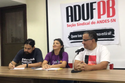 Professores negociam reajuste com Governo nesta sexta; greve continua