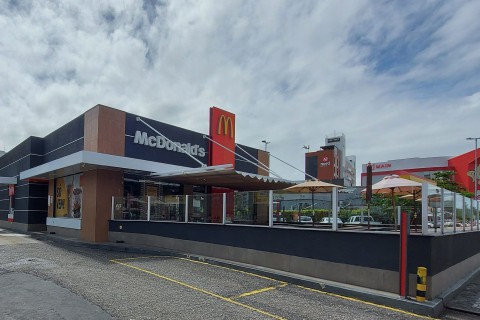 Sudema interdita McDonald’s em João Pessoa e multa loja em R$ 20 mil por ligação irregular de esgoto