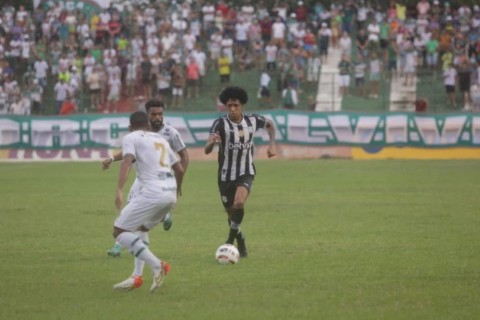 Sousa vence Treze em primeira partida da semifinal do Paraibano