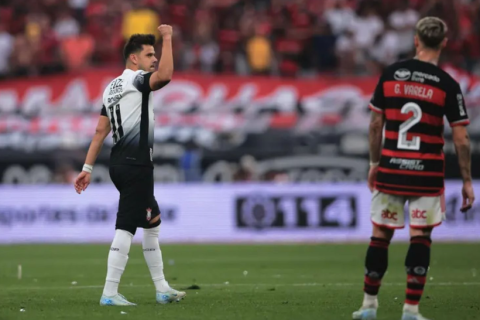 Corinthians vence Flamengo por 2 a 1 em partida do Campeonato Brasileiro neste domingo (1)