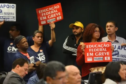 Servidores federais de educação iniciam greve na quarta-feira