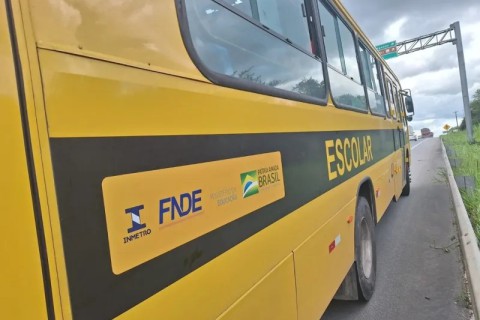 PRF apreende ônibus escolares na Paraíba por transporte irregular de estudantes