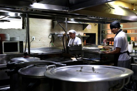 Agevisa proíbe uso de barba, anéis, pulseiras e outros adornos pessoais por chefes de cozinha na Paraíba