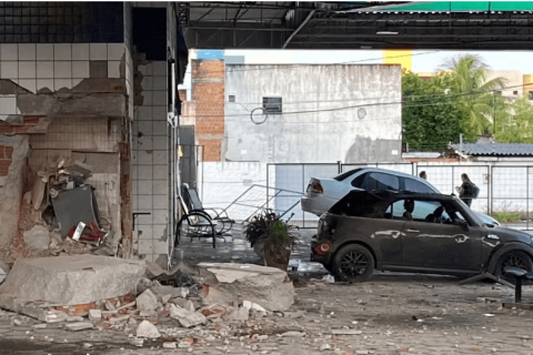 TERROR NA MADRUGADA: Grupo provoca caos e destruição após explosão de cofre de posto de gasolina nos Bancários