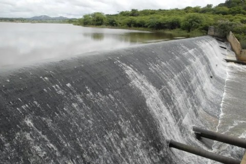 Chuva no feriadão de Páscoa eleva para 10 número de açudes sangrando na Paraíba